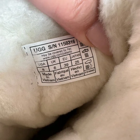 UGG Classic Short Villa Knit Platform Boot - Picture 15 of 15